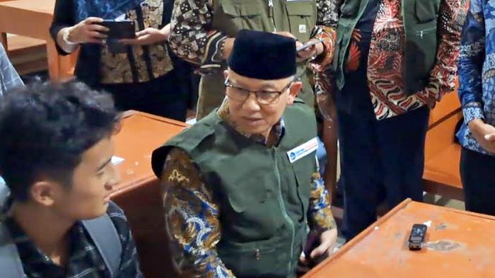 Wamendikdasmen Tinjau SPMB di Surabaya, Tegaskan Proses Transparan dan Melarang Titip-menitip