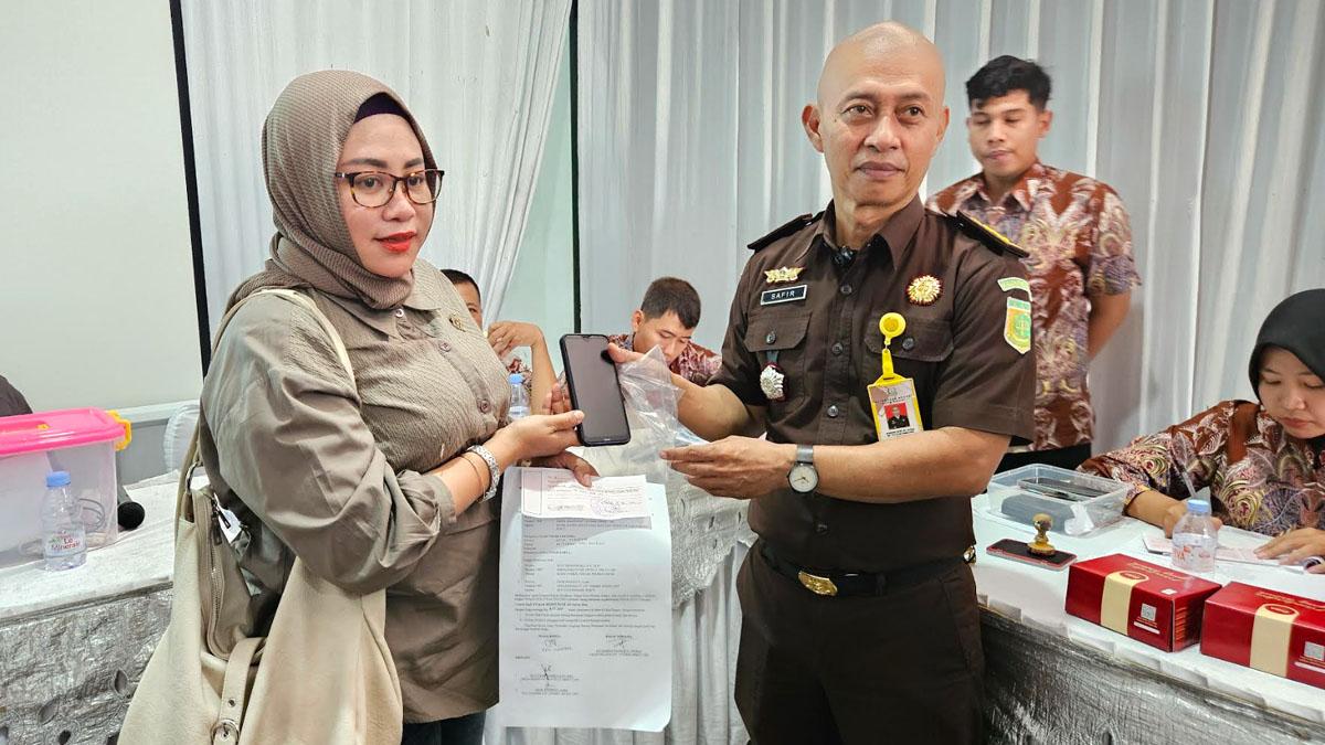 Warga Kota Madiun Serbu Lelang HP Barang Rampasan Negara: Cuma Rp 500 Ribu!