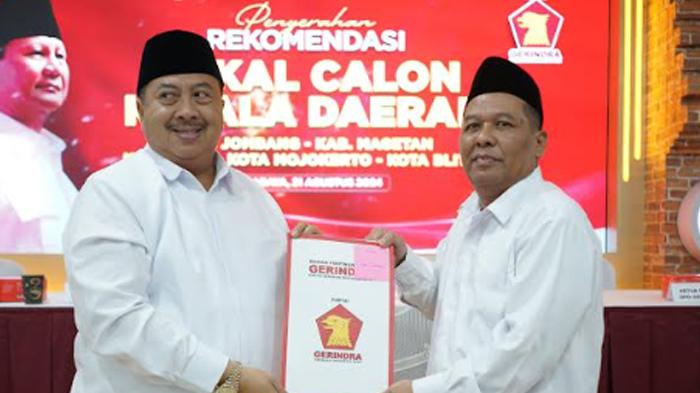 Warsubi-dan-Gus-Salman-Menerima-Surat-Rekomendasi-dari-DPD-Partai-Gerindra.jpg