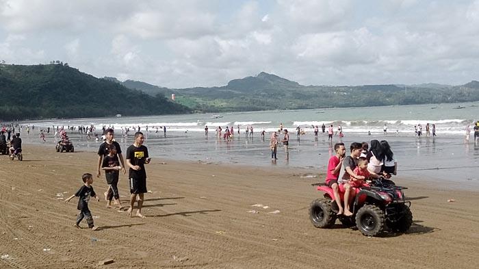 Pantai Gemah Tulungagung Mulai Dipadati Wisatawan, Puncak Kunjungan Diperkirakan Sabtu atau Minggu