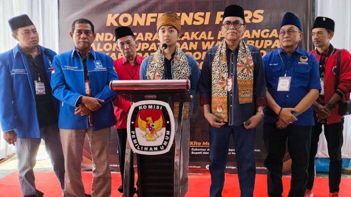 Zulmi-Rasit Sempurnakan Berkas Pendaftaran Pilkada Probolinggo 2024 di Kantor KPU