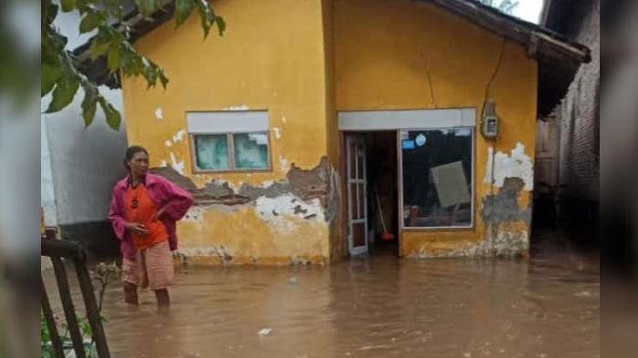 air-rendam-rumah-warga-di-Kecamatan-Banyuputih-Situbondo.jpg