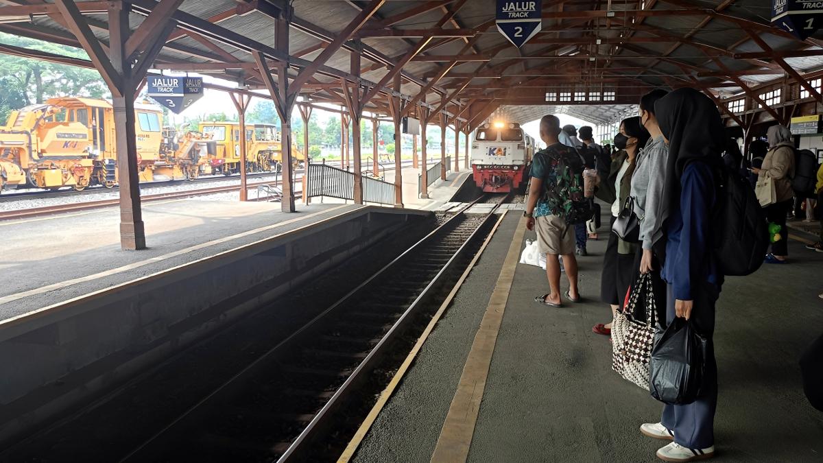 aktivitas-di-Stasiun-Bojonegoro-Jatim-1912026.jpg