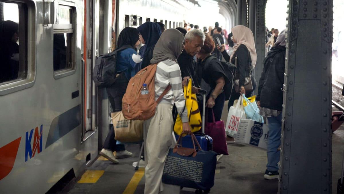 Puncak Arus Balik Daop 9 Jember: 12 Ribu Penumpang Padati Stasiun