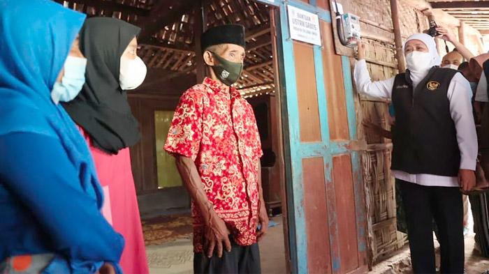 aliran-listrik-untuk-warga-miskin-di-Jawa-Timur.jpg