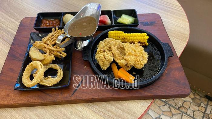 Buka Puasa Sembari Nikmati Interior Bernuansa ala Koboi di Steak City Kediri