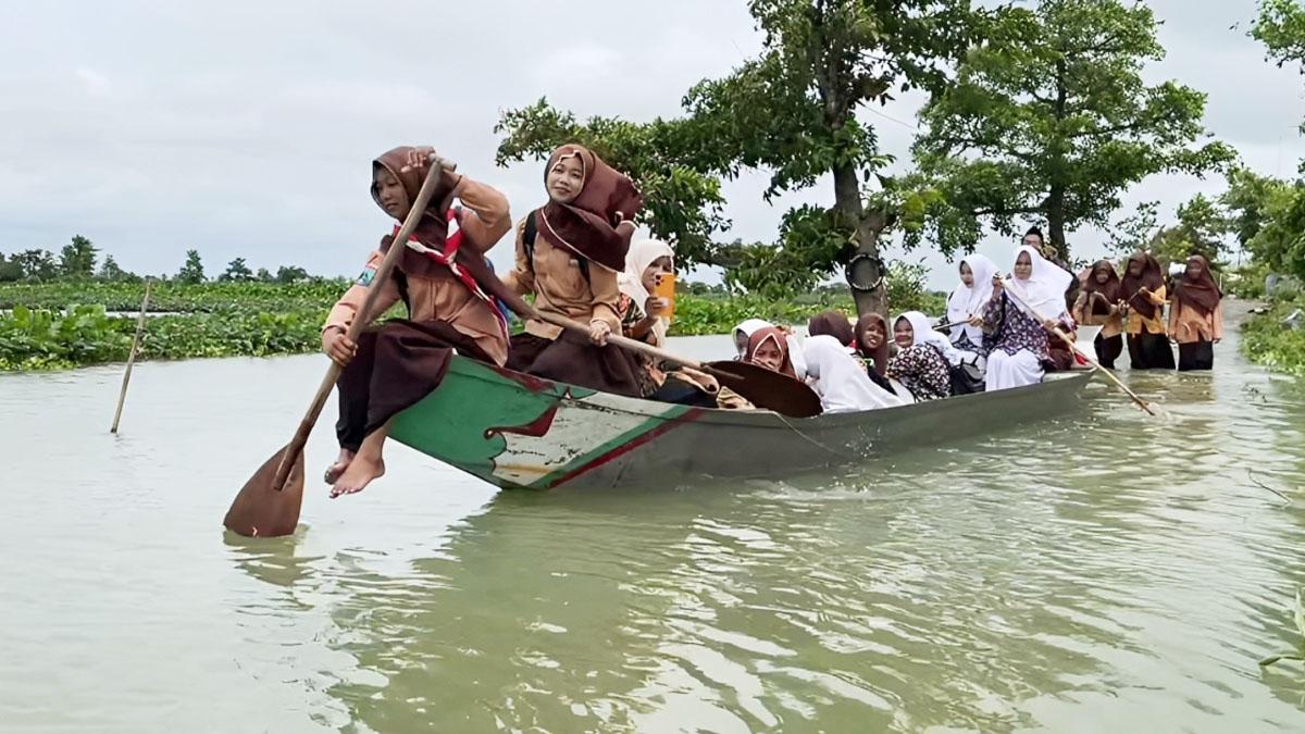 Update Banjir Lamongan: 2.105 Rumah Terendam Selama 4 Bulan, Warga Jalani Ramadan di Atas Perahu