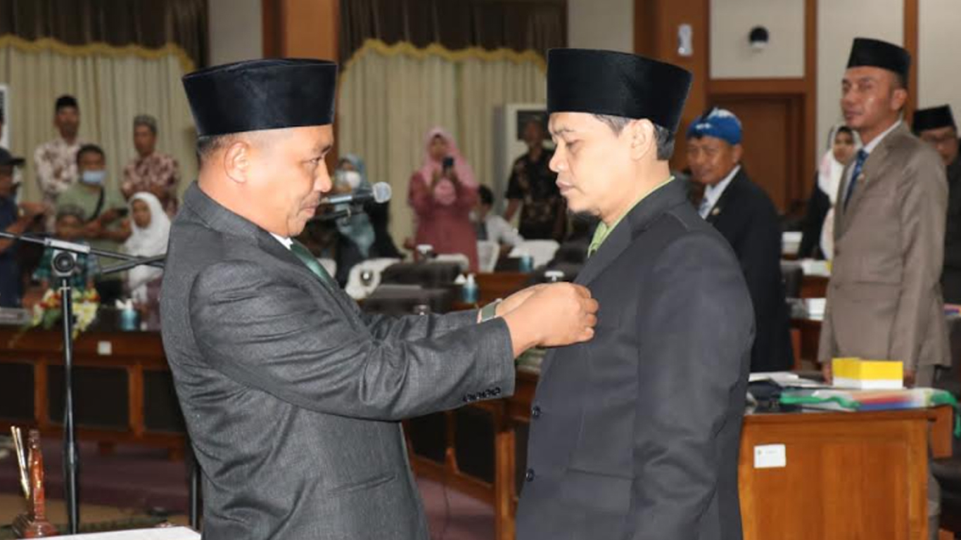 Gantikan Almarhumah Ning Firoh, Husnul Aqib Resmi Dilantik Jadi Anggota DPRD Gresik