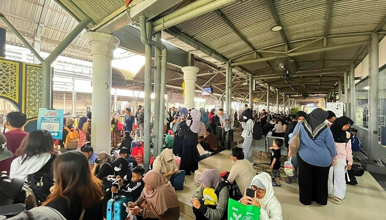 area-tunggu-stasiun-di-wilayah-Daop-8-Surabaya-2632026.jpg