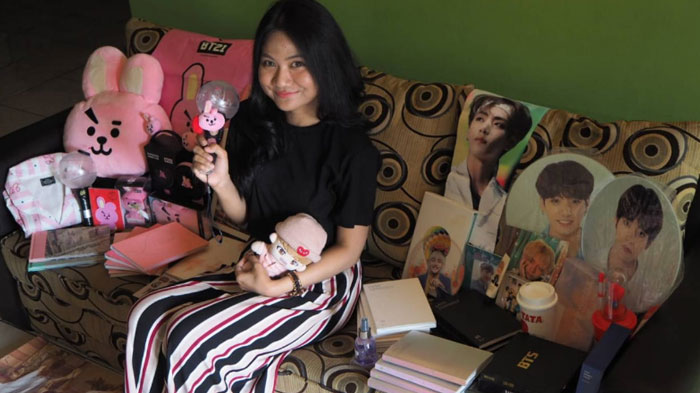 Lika-liku Berburu Merchandise BTS : Terlalu Antusias Sampai Rawan Tertipu