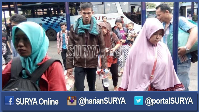 arus-balik-di-terminal-purabaya-surabaya_20160712_212852.jpg