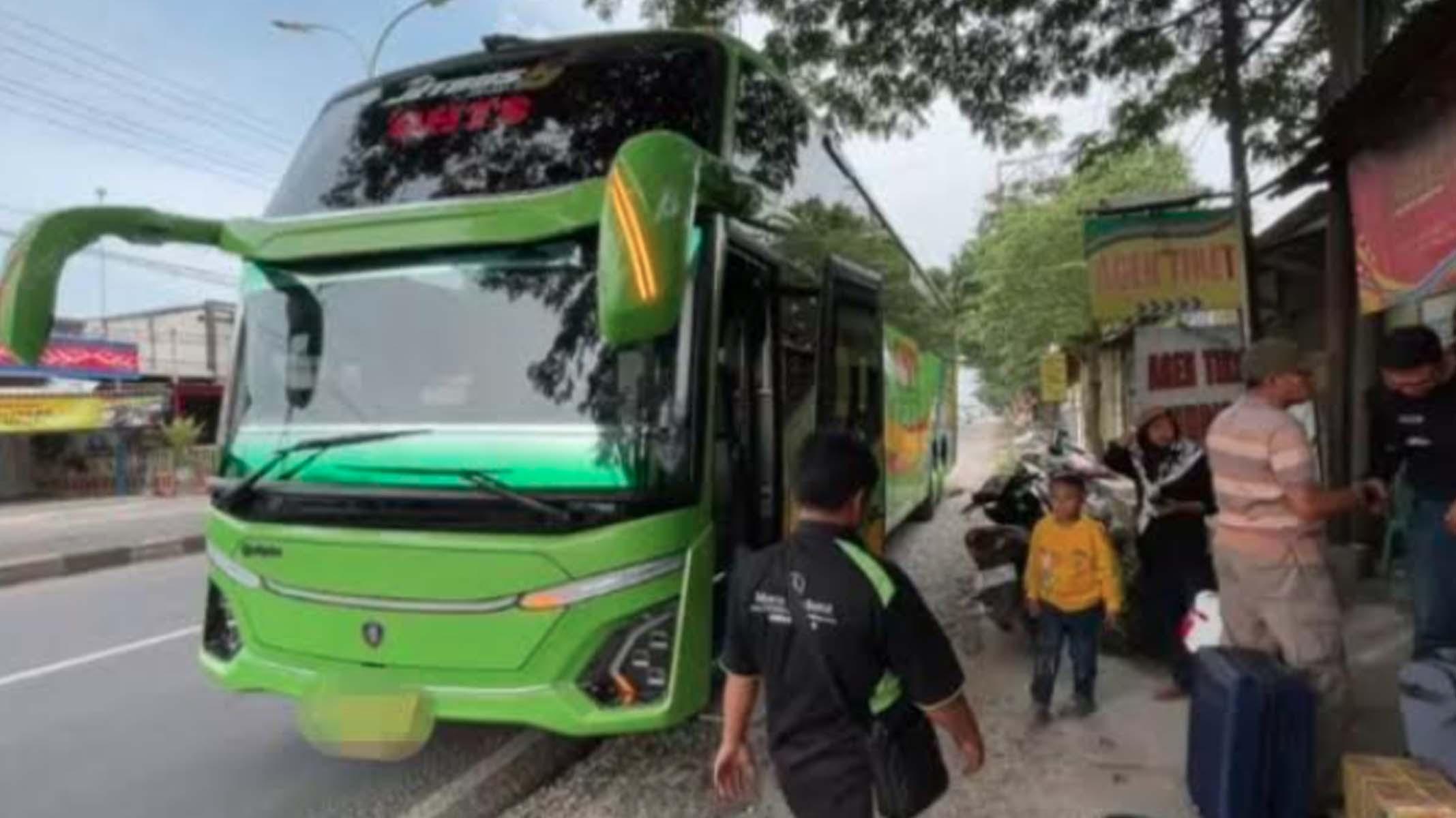 arus-balik-naik-bus-Lamongan.jpg