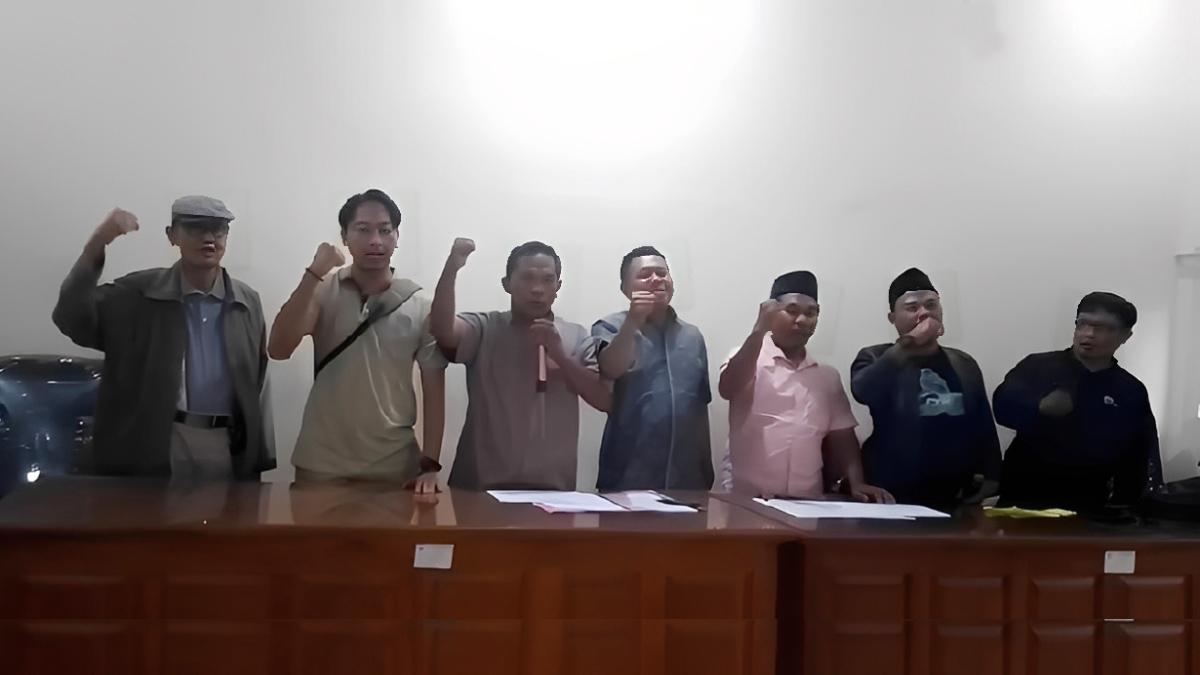 asosiasi-serikat-buruh-mendeklarasikan-penolakan-penetapan-UMK-Situbondo-2026.jpg