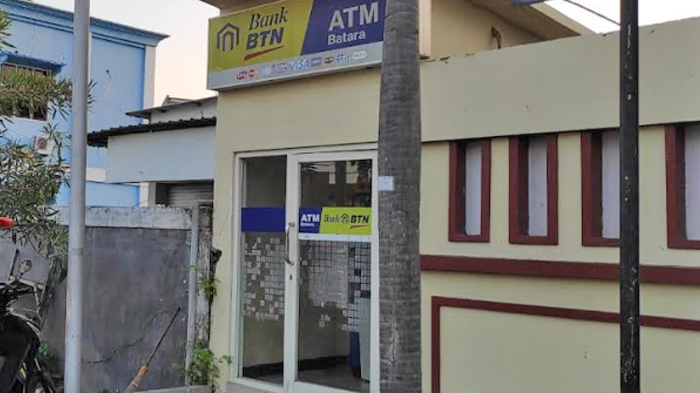 atm-btn-di-depan-kantor-pn-gresik-yang-dibobol-maling.jpg