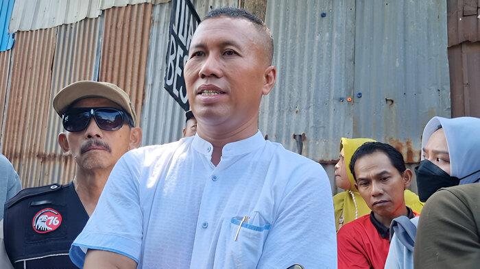 Ayah Korban Berusaha Tegar Saksikan Reka Adegan Pengeroyokan Sadis Pesilat di Gresik