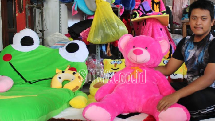 Kisah Pemuda Blitar Perajin Bantal dan Kasur Karakter, Terlecut dari Ejekan Teman