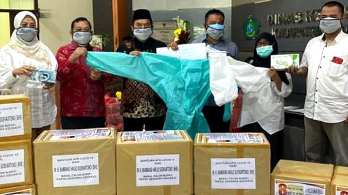 BHS Sumbang 150 Baju APD dan Ribuan Masker Medis kepada Dinkes Sidoarjo