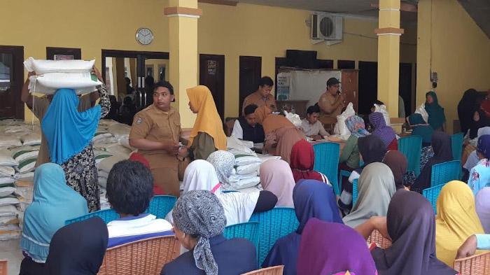 bantuan-pangan-miskin-Situbondo.jpg