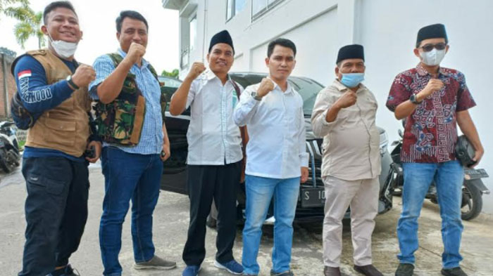 Gus Barra Kirim Ribuan Paket Sembako untuk Warga Terdampak Erupsi Gunung Semeru