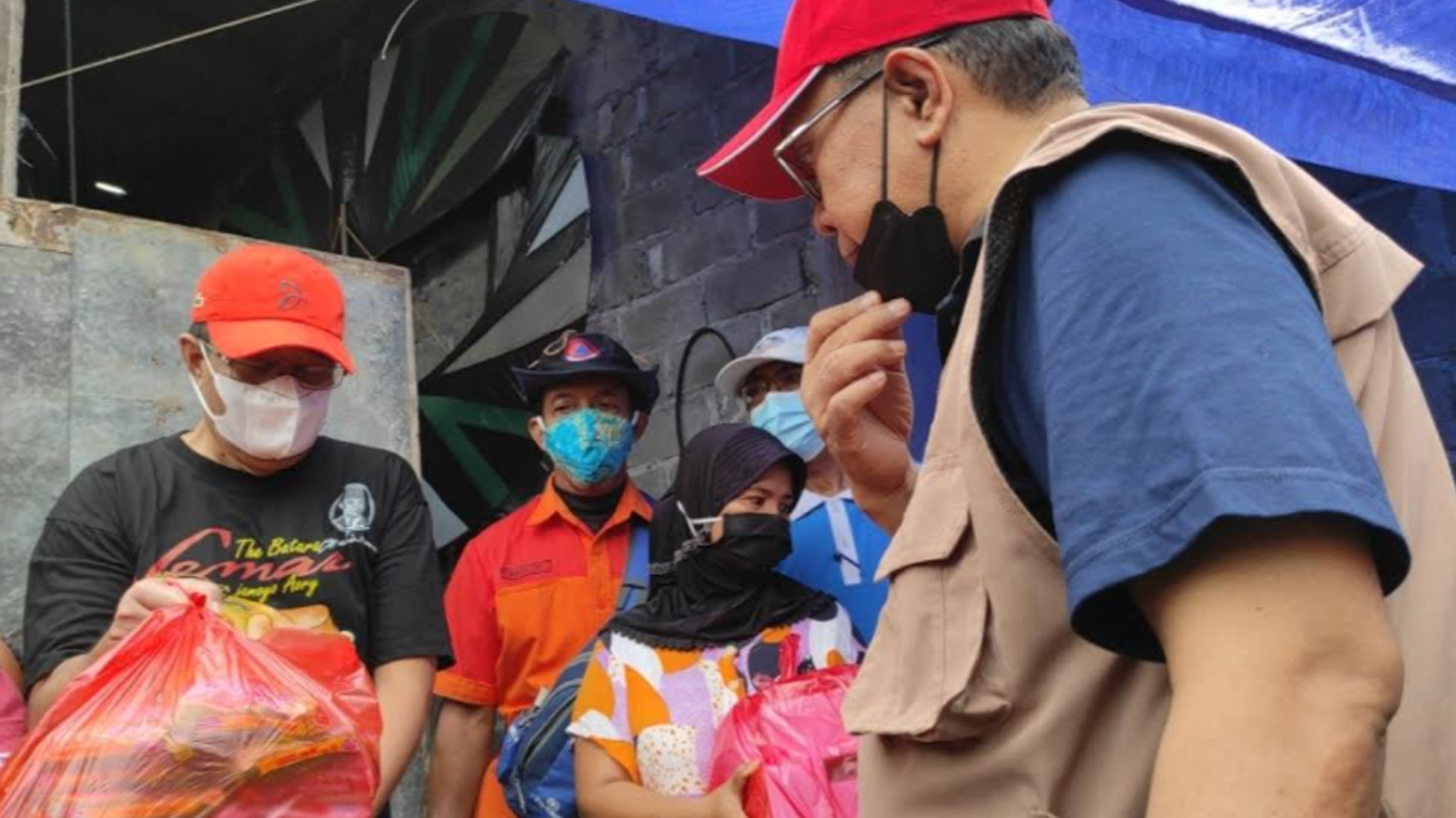 Didampingi Djarot Saiful Hidayat, Wali Kota Blitar Santoso Beri Bantuan Warga Terdampak Gempa