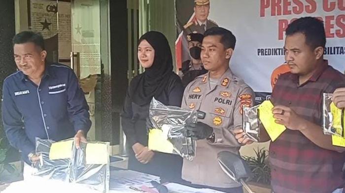 barang-bukti-laptop-yang-digadaikan-guru-honorer-di-Jember.jpg