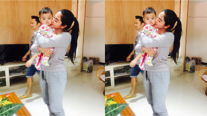 Dewi Perssik Gendong Bayi Mungil, Netizen Ini Malah Tanya Nyeleneh : Kapan Pulang ke Jember?