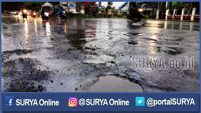 Hati-hati saat Berkendara, Makin Banyak Lubang di Frontage Road A Yani Sisi Barat