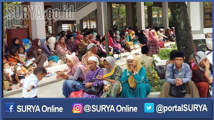 berita-jombang-ziarah-ke-makam-gus-dur_20170106_184436.jpg