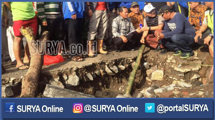 berita-pasuruan-banjir-gus-ipul-sungai-surak_20170106_112708.jpg