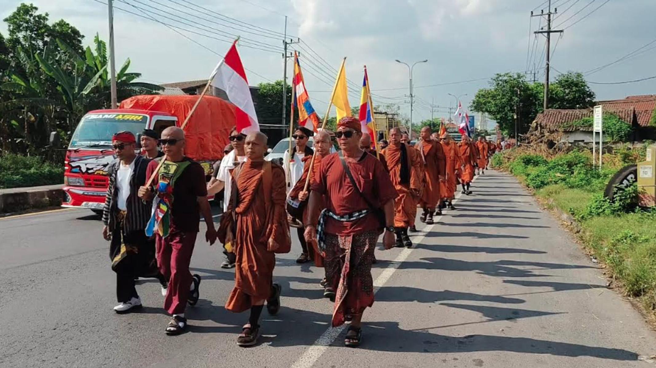 biksu-sampai-Mojokerto.jpg