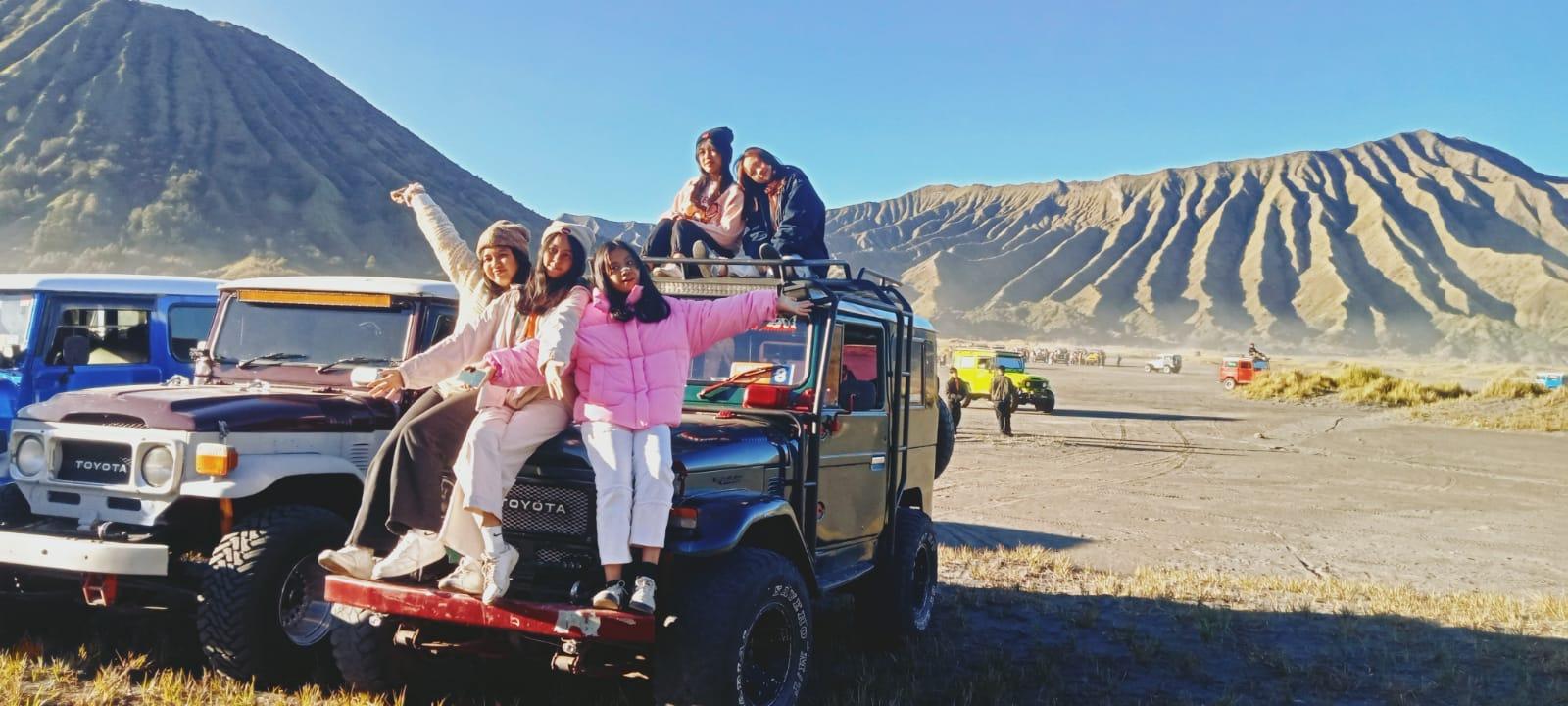 Rezeki Nomplok Libur Waisak - Long Weekend Bookingan Jasa Jeep Wisata Bromo - Semeru Membludak