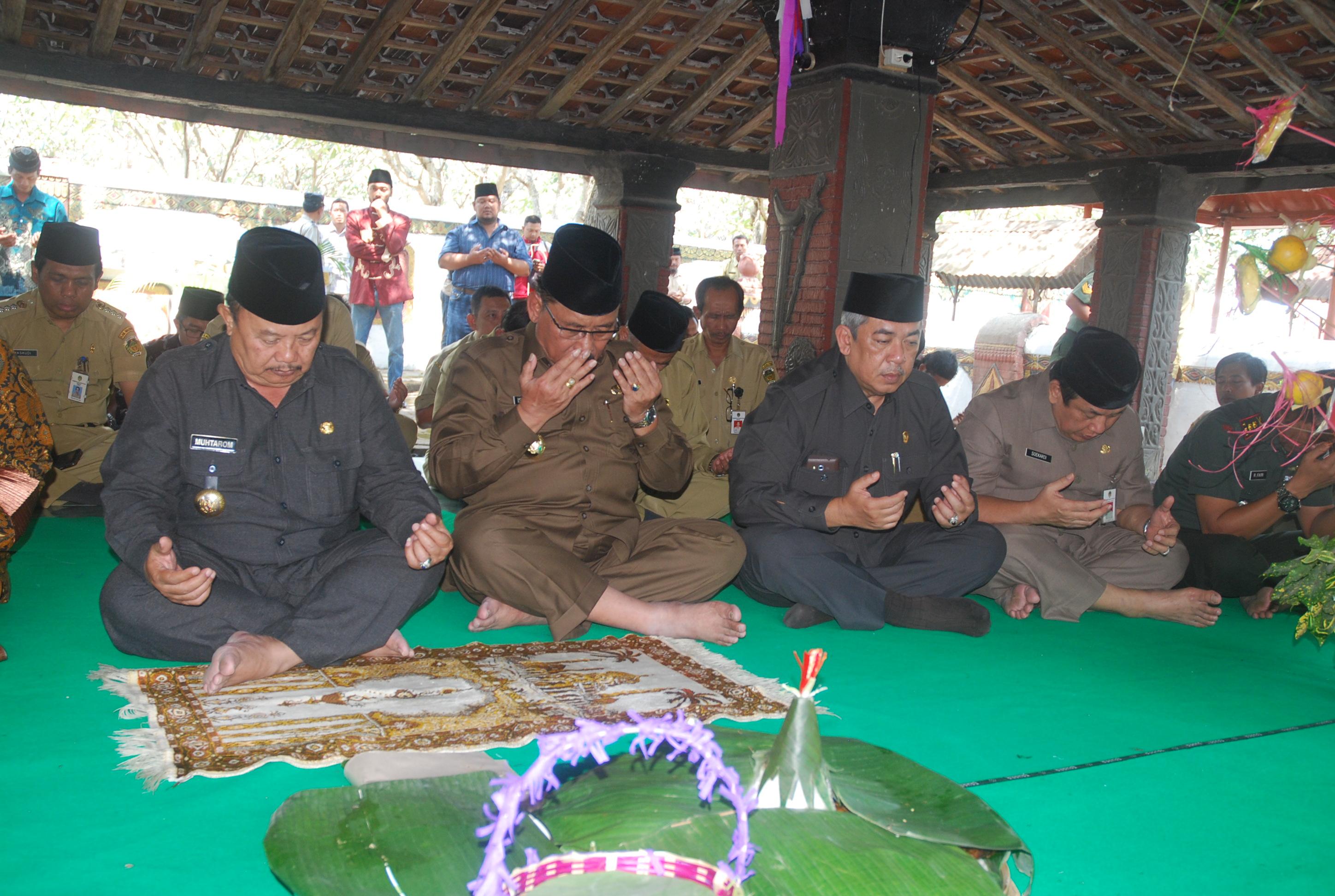 Bupati dan Wabup Pimpin Ziarah ke Makam Para Mantan Bupati Madiun