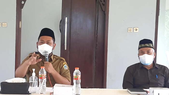 bupati-gresik-fandi-akhmad-yani-memimpin-rapat-bersama-amil-zakat.jpg