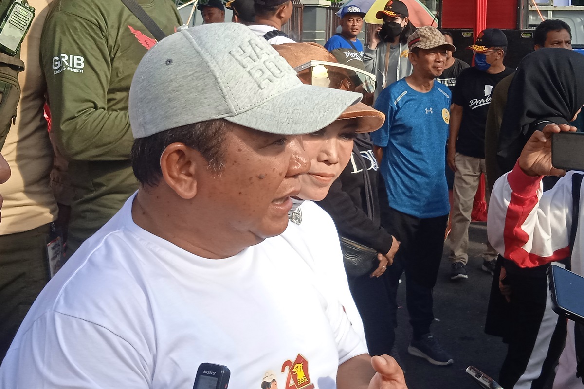 bupati-jember-hendy-siswanto-saat-menghadiri-acara-jalan-sehat.jpg