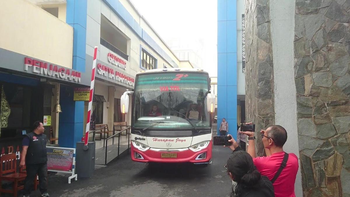 bus-harapan-jaya-angkut-12-kadis-pemkab-tulungagung.jpg