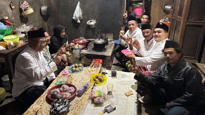 Makan Kentang Bersama Petani, Cabup Gus Mujib Dengarkan Keluhan Air Bersih dan Insenfif Guru Madin