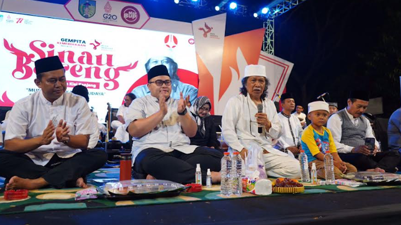 cak-nun-bupati-kediri-hanindhito-himawan-pramana.jpg