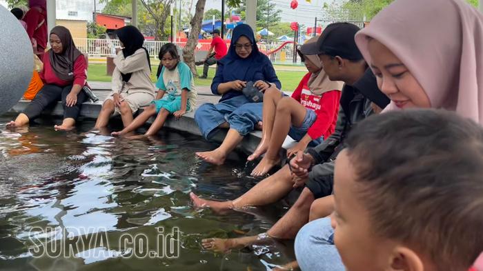 dalam-Taman-Tara-Sidoarjo-Minggu-19102025-Terapi-ikan-ini-dapat-dinikmati-secara-gratis.jpg