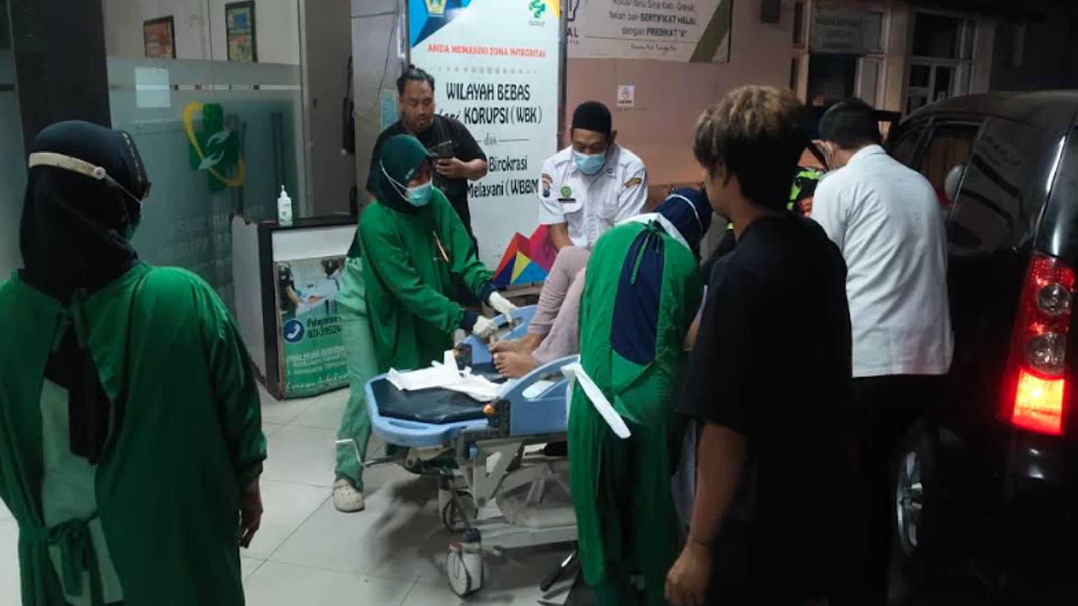 Detik-detik Menegangkan Ibu Melahirkan di Mobil, Terjebak Macet Gresik hingga Dikawal Polisi - Surya.co.id