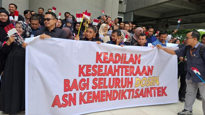 Turun ke Jalan, Puluhan Dosen Politeknik Negeri Madiun Desak Pencairan Tunjangan Kinerja 4 Tahun