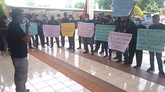 Massa GPI Demo di PN Tulungagung, Mengkritisi Penanganan Kasus Penjualan Minuman Beralkohol