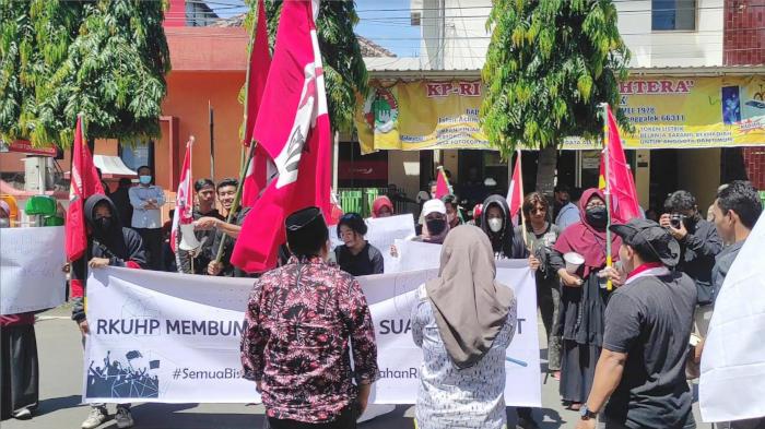 demo-mahasiswa-di-DPRD-Trenggalek.jpg
