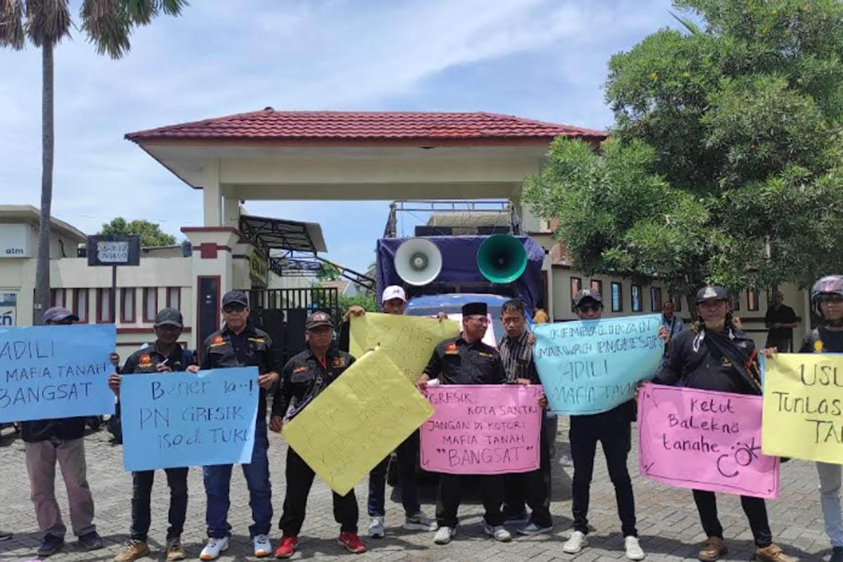 demo-tolak-eksekusi-Gresik.jpg