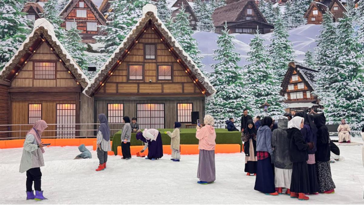 dengan-pengalaman-bermain-salju-di-Trans-Snow-World.jpg