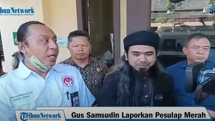 detik-detik-gus-samsudin-datangi-mapolda-jatim-laporkan-pesulap-merah-penampilannya-jadi-sorotan.jpg
