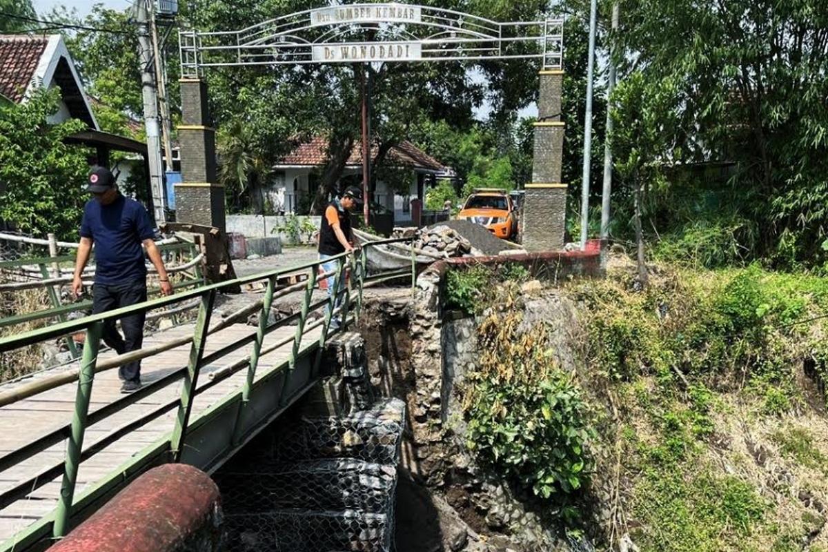 Jembatan Darurat Wonodadi di Kutorejo Mojokerto Rusak Diterjang Luapan Sungai