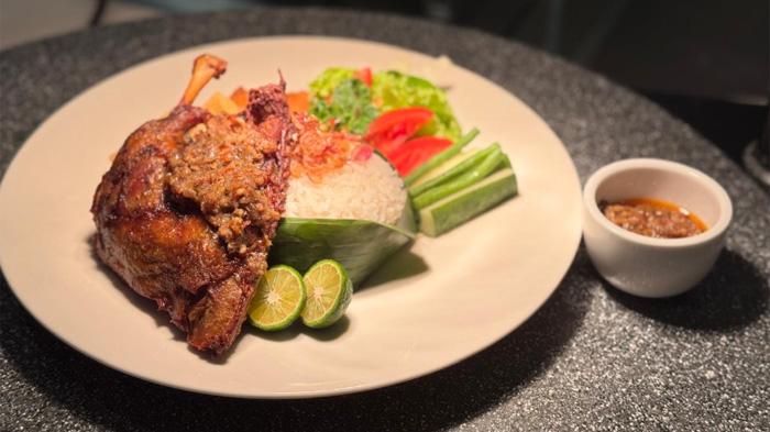 di-Hotel-Ciputra-World-Surabaya-bebek-kecombrang.jpg