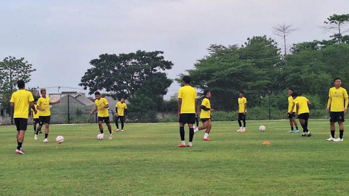Persela Lamongan Coba Training Ground Lapangan Gajah Mada, Ini Kata Pelatih Djadjang Nurdjaman
