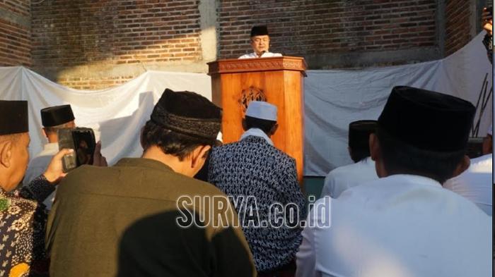 Wabup Bangkalan Jadi Khatib Shalat Idul Adha, Ajak Warga Pererat Ukhuwah Islamiyah