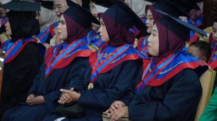 Emak-Emak SOTH Lamongan Diwisuda, Berkontribusi Bangun Ketahanan Keluarga